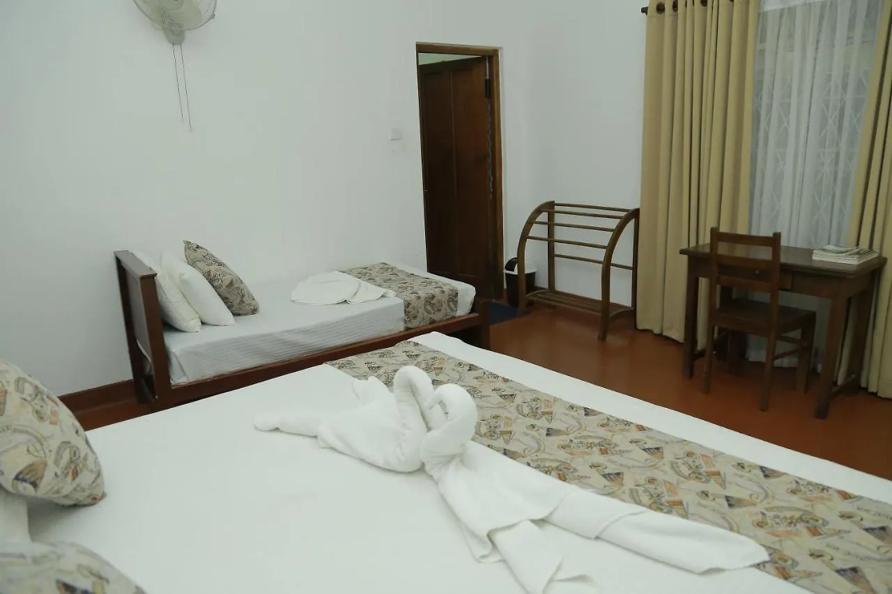 Hotel Achivina 캔디